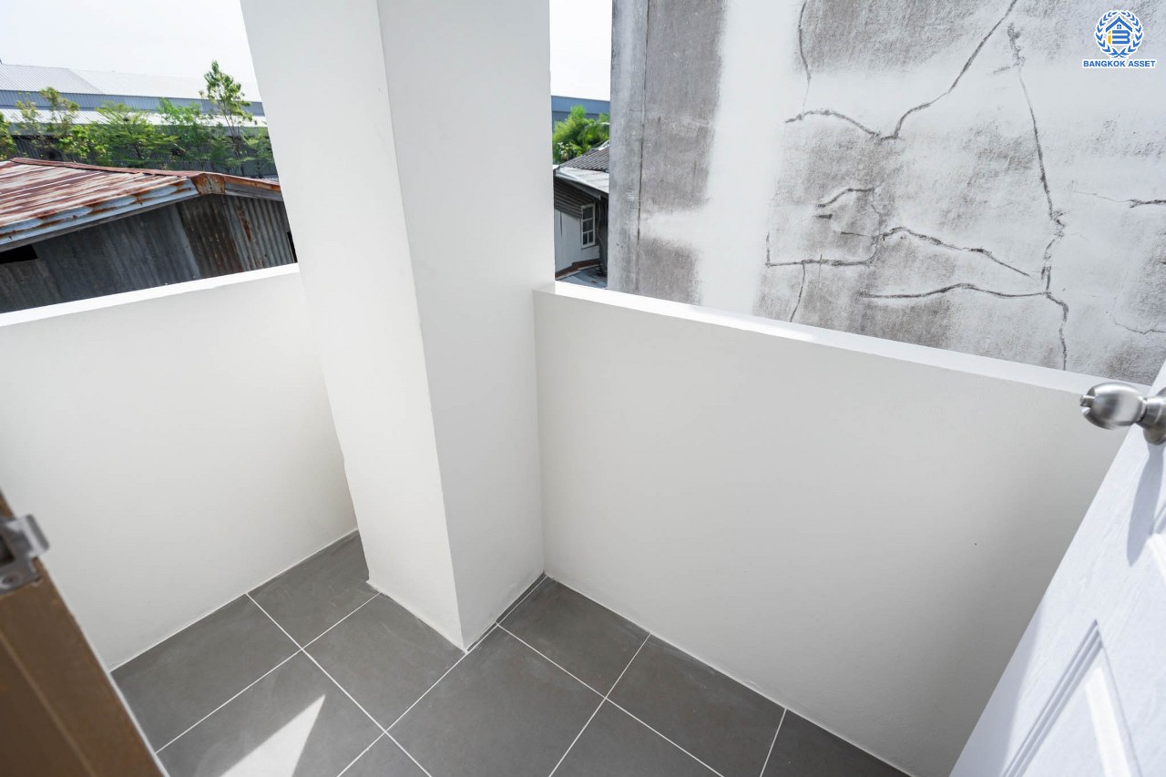 บ้านมือสองตกแต่งใหม่ โครงการ มณฑล4 บางใหญ่ เนื้อที่ 28.4 ตร.ว. ฟังก์ชัน 3 ห้องนอน 2 ห้องน้ำ จอดรถได้ 2 คัน รองรับทุกกิจกรรม บนทำเลเชื่อมต่อหลายเส้นทาง อาทิ ถนนแก้วอินทร์, ถนนกาญจนาภิเษก, ถนนรัตนาธิเบศร์ ใกล้รถไฟฟ้าสายสีม่วง "สถานีตลาดบางใหญ่" และจุดขึ้นทางด่วน "กาญจนาภิเษก"